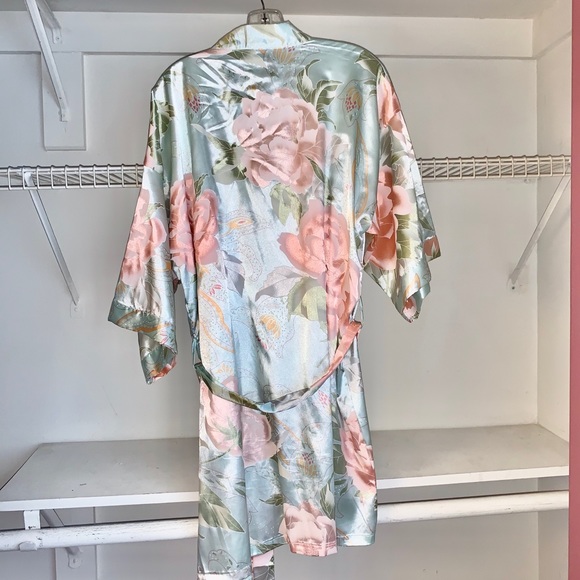 Elegant Satin Bridal Robe - Picture 6 of 8